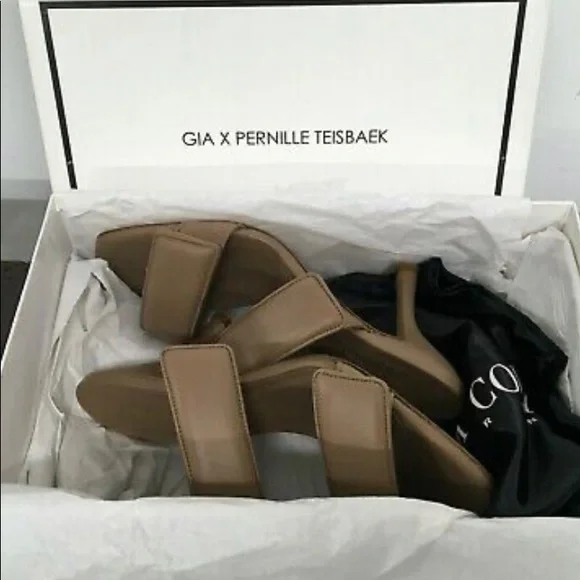 NIB - GIA x Pernille Teisbaek nude puffer leather sandals. - Picture 5 of 7
